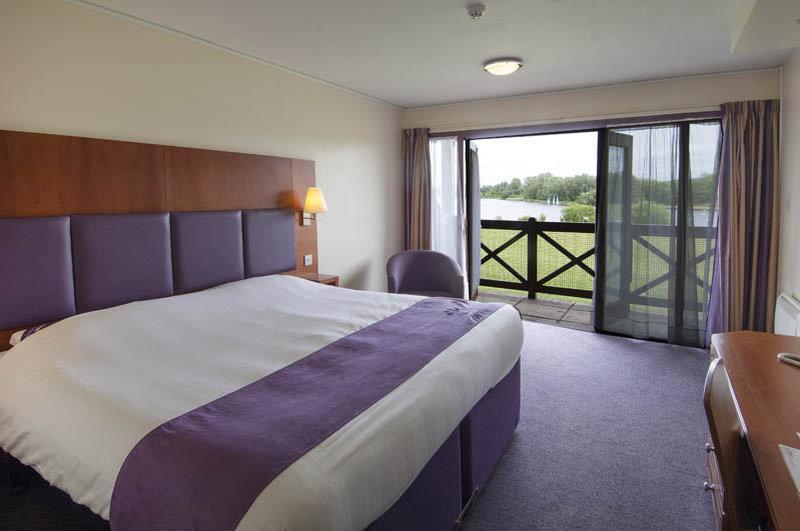 Premier Inn Milton Keynes South Экстерьер фото